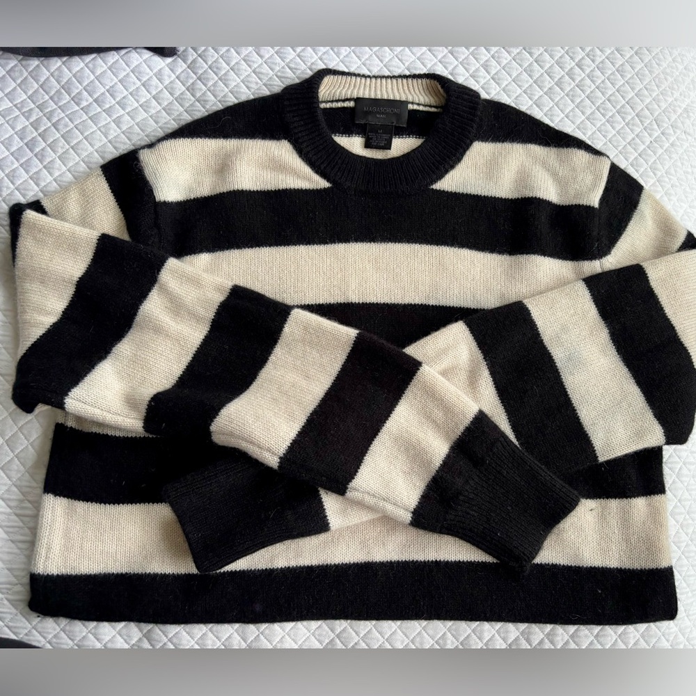 Magaschoni men’s luxe M cashmere black and cream sweater